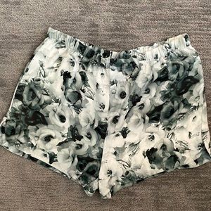 BBDakota Women’s Floral Shorts - SIZE L